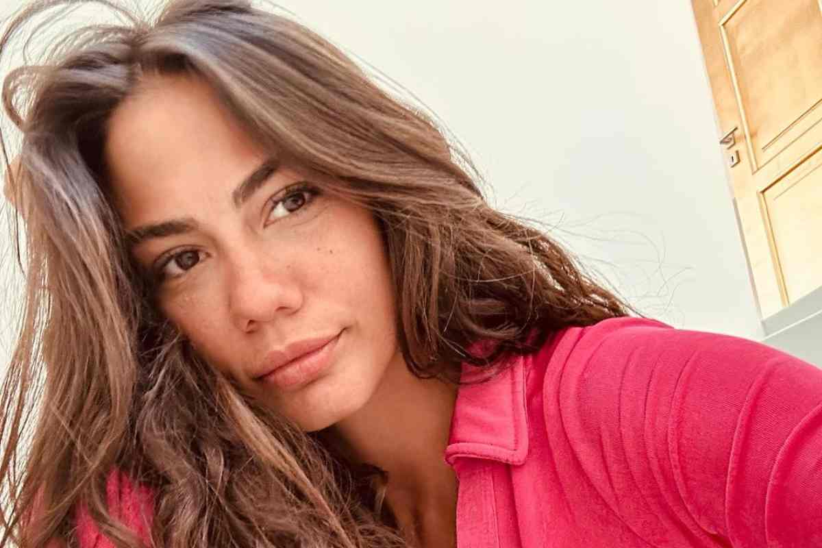 Demet Ozdemir e il look che ha fatto impazzire i social